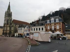 Avec la remorque sur le marché de La bouille!