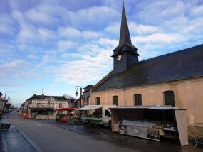 Sur le marché de Boissey-Le-Châtel... Avant les travaux!